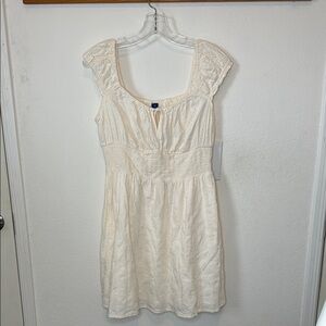 Old Navy, US size medium. Cream Sleeveless Dress